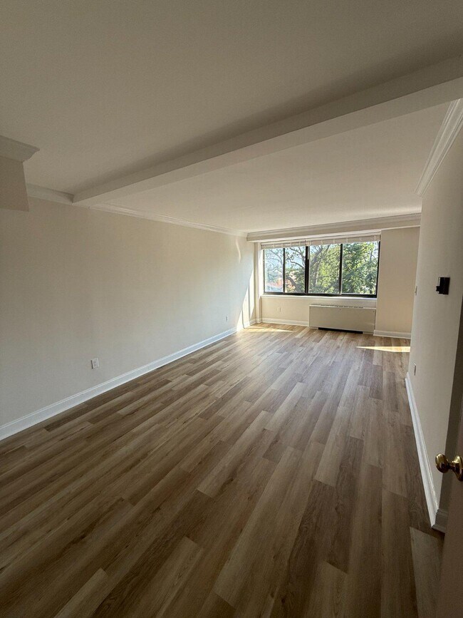 Foto del edificio - 4390 Lorcom Ln