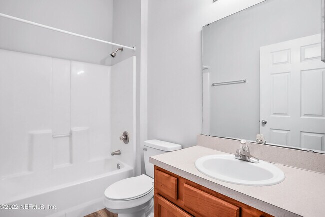Foto del edificio - 7920 Merrill Rd