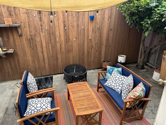 Patio - 1530 N Ave 47 Ave