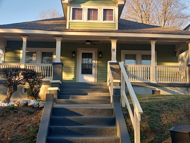 Foto principal - 111 E Umstead St