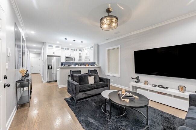 Foto del edificio - 4634 S Langley Ave