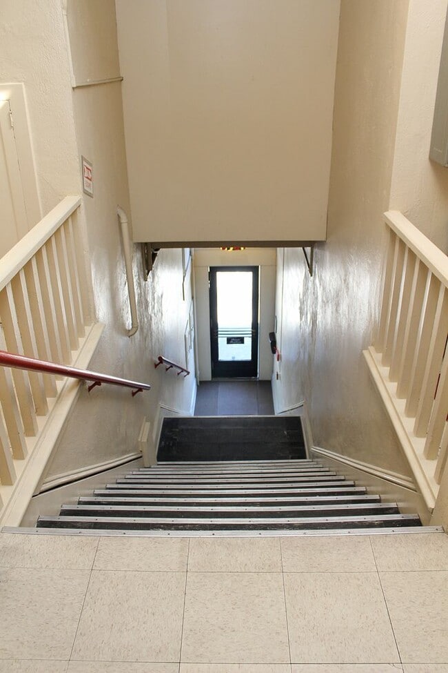 Building Photo - 12610 SW Farmington Rd