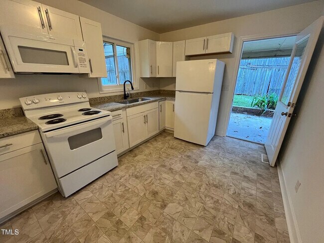 Foto del edificio - Room in House on Forge Rd