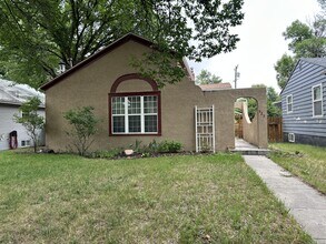 Building Photo - 523 6th Ave