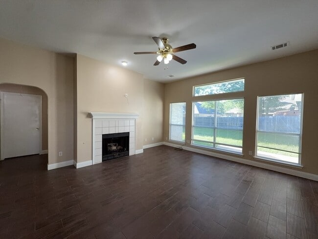 Building Photo - 317 Oak Meadow Ln
