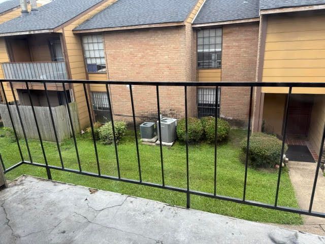 Foto del edificio - 9090 S Braeswood Blvd