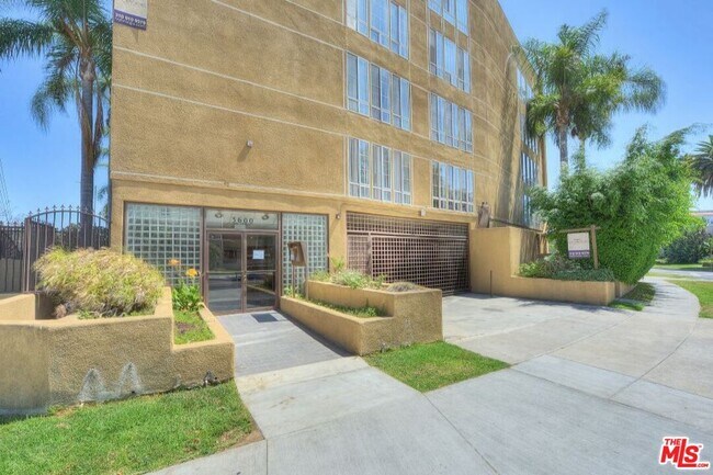 Building Photo - 3600 Bagley Ave