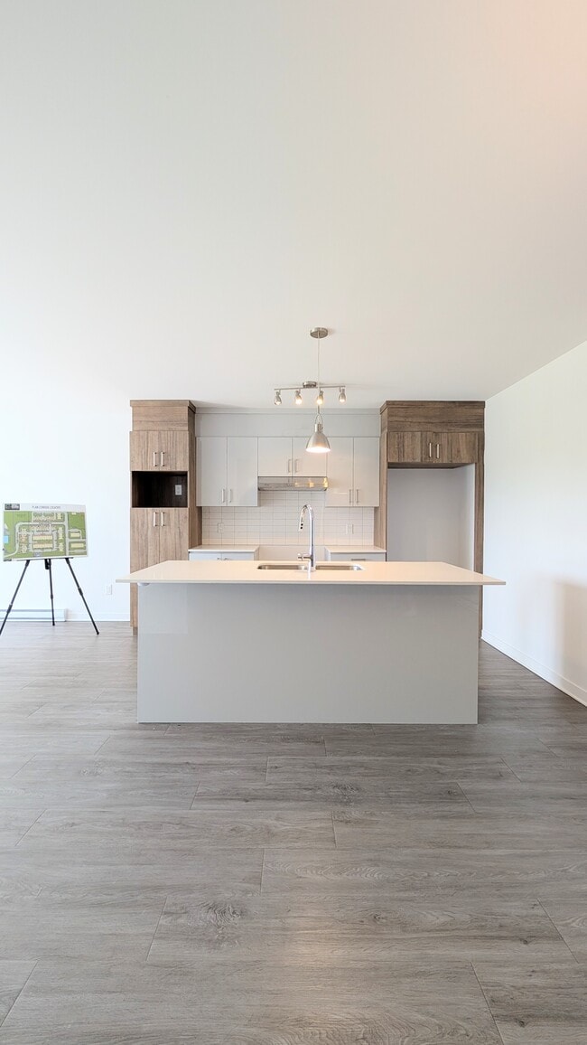 Building Photo - 350 rue Angele-Chartrand