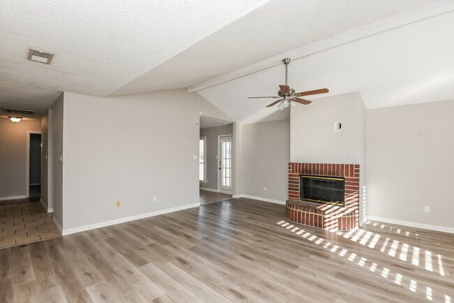 Foto del edificio - 4079 Tulip Tree Dr