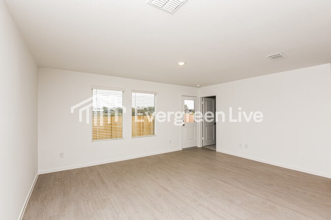 Foto del edificio - 2256 Tierra Madre Blvd