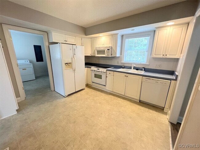 Foto del edificio - 108 Laurens Ln