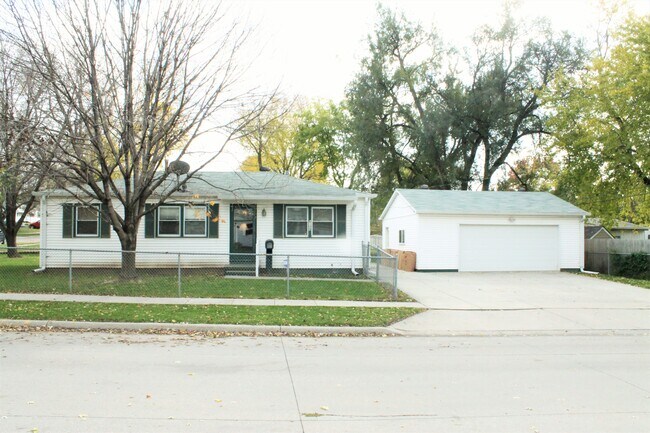 Foto del edificio - 6109 Buckingham Ave