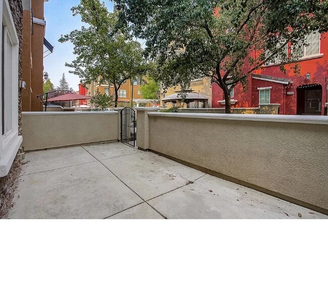 Foto del edificio - 1773 Camino Real Way