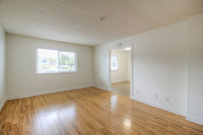 Building Photo - Renovated 2x1 in Bennett Valley