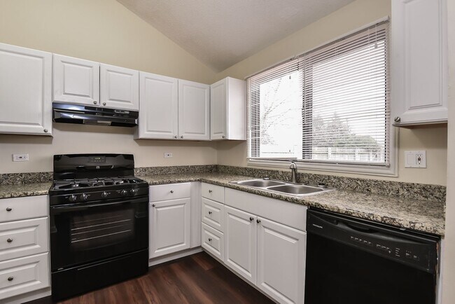 Building Photo - 30W135 Wildwood Ct