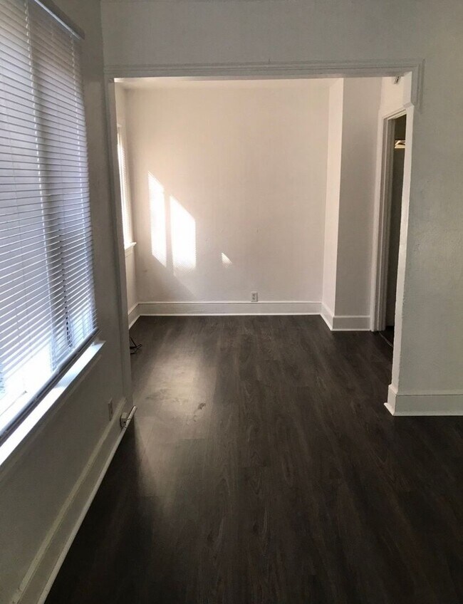 Foto del edificio - 3bd 2 ba home, great location