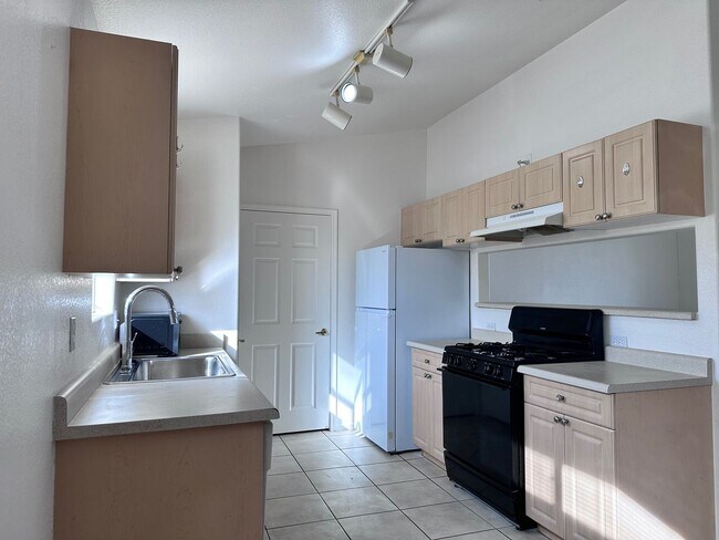 Foto del edificio - Private Upstairs Retreat in Desirable Gated Community