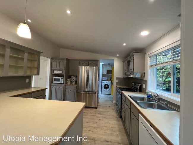 Building Photo - 3 br, 2 bath House - 4900 Fremont Street