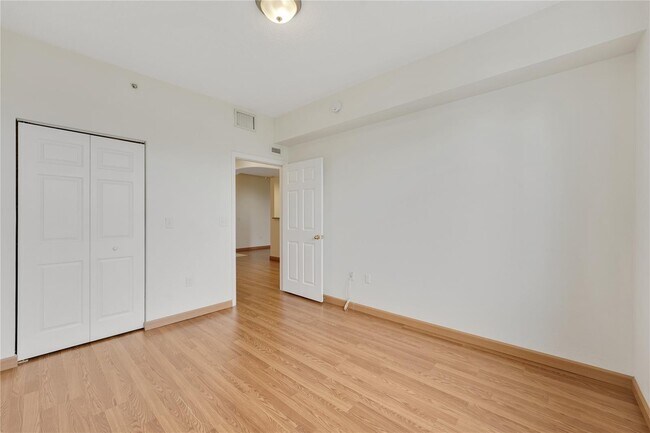 Foto del edificio - 533 NE 3rd Ave