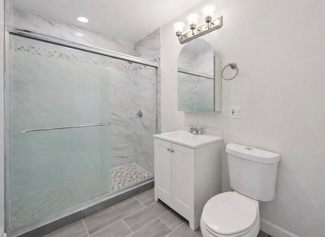 Building Photo - 559 Hyde Park Ave