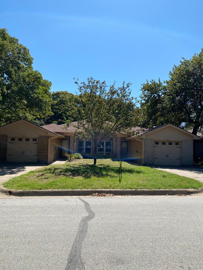 Building Photo - 412 Lochridge Dr