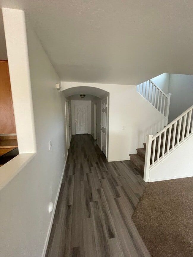 Building Photo - COMING SOON! Gorgeous 4 Bedroom, 3 Bathroo...