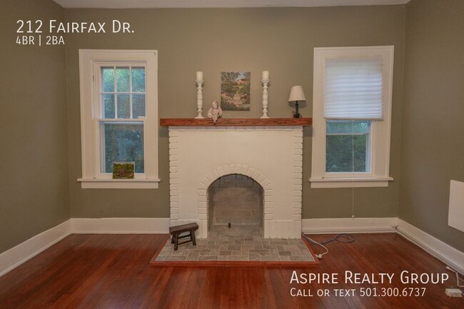 Building Photo - 4 bedroom adorable Hillcrest Home