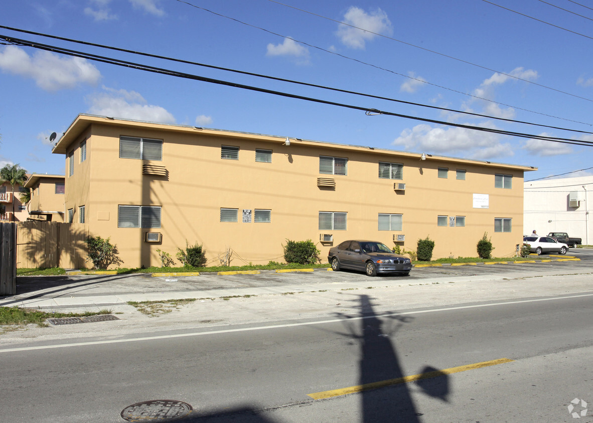 Carribean Club Apartments - 690 NE 133rd St
