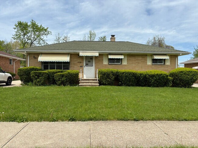 Foto del edificio - Cozy & Affordable Home in Maple Heights