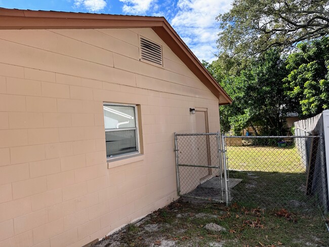 Building Photo - 1002 Wolf Trail