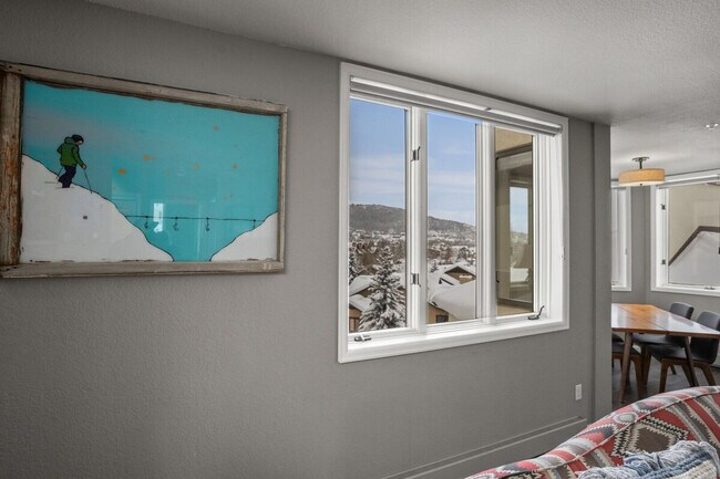 Foto del edificio - 2546 Evergreen Ln