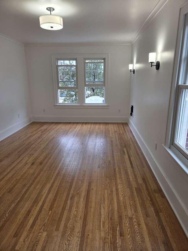 Bright Living room - Chapel Road Apartments