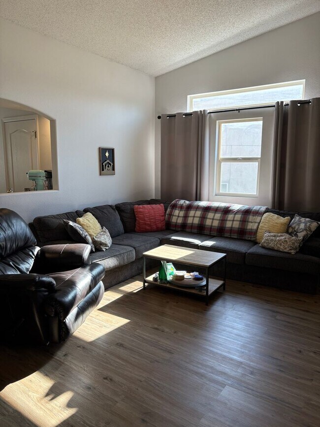 Foto del edificio - 4 Bedroom 3.5 Bath in Widefield