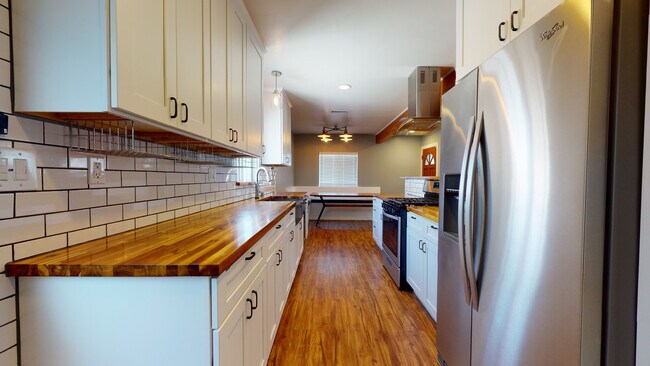Building Photo - 14801 Firmona Ave