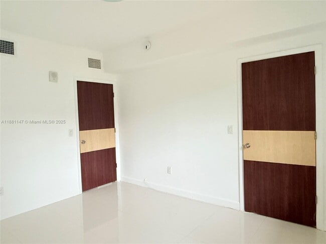 Building Photo - 1029 94th St