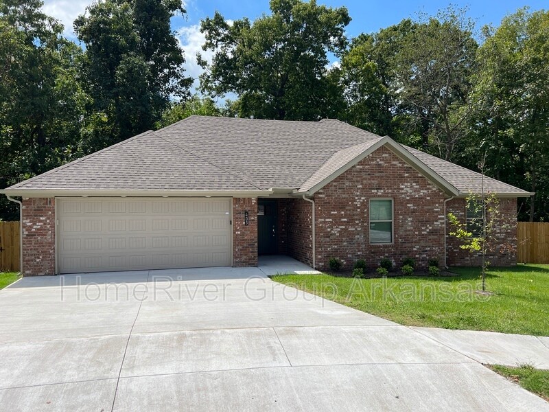 403 Love Ct, Gentry, AR 72734 House for Rent in Gentry, AR