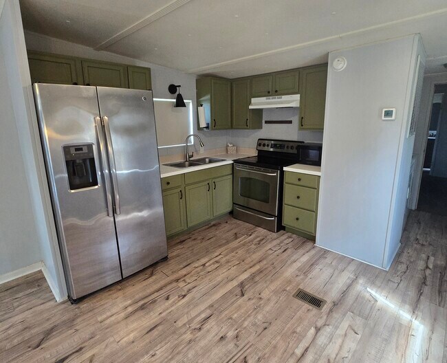 Foto del edificio - 8827 Deerwood Dr