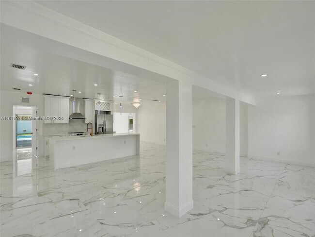 Building Photo - 11011 NE 9th Ct
