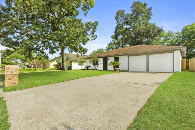 Foto del edificio - BEAUTIFUL HOME IN HOUSTON. MOVE IN READY!.