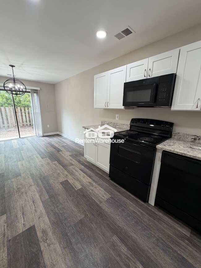 Building Photo - 7538 Woodbine Dr