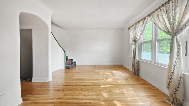Foto del edificio - 4241 N Richmond St