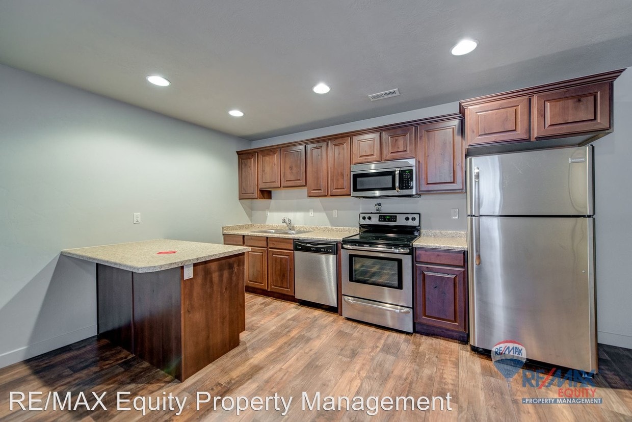 Primary Photo - 3 br, 2 bath House - 238 N 750 E