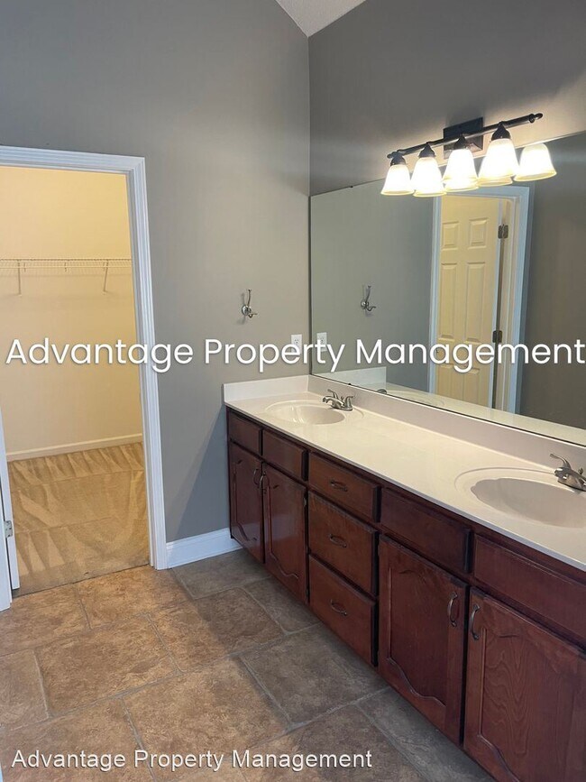 Building Photo - 4 br, 2.5 bath House - 9969 Woodland Bend Dr.