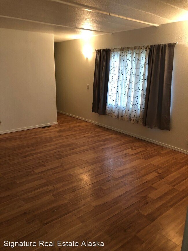 Building Photo - 3 br, 1 bath House - 1665 N Pioneer Peak D...