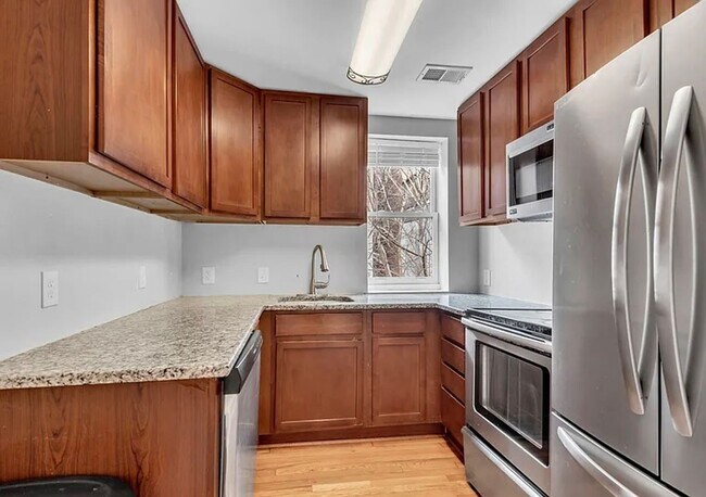 Foto del edificio - Beautifully Renovated Townhome in Mt. Vernon! Central Air! W/D! Storage! Available Now!