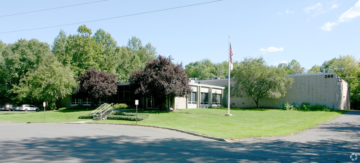 Primary Photo - 201 Commercial Ave