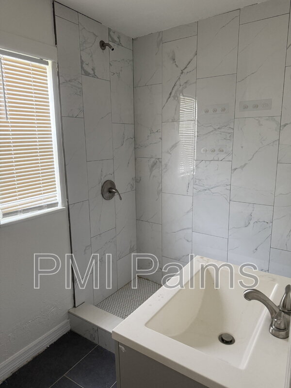 Foto del edificio - 5101 37th St N