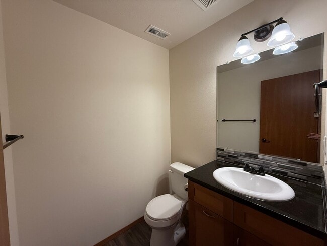 Foto del edificio - The Chronicle Road Duplexes!