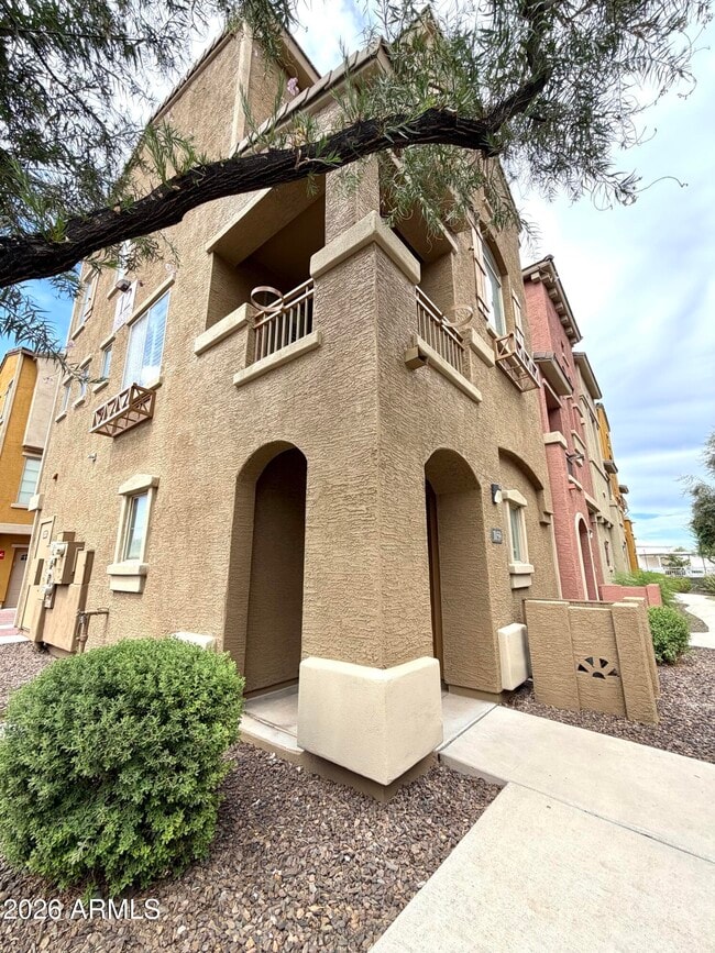 Building Photo - 900 S 94th St