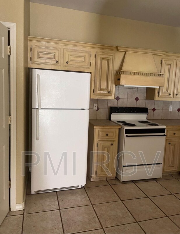 Building Photo - 606 Buena Vista Dr